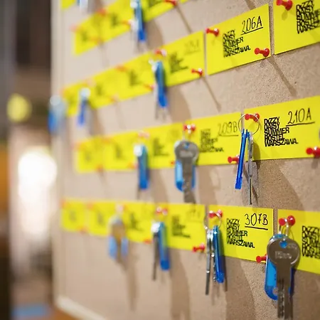 Dizzy Daisy Riviera Hostel *