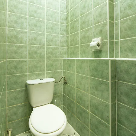 Dizzy Daisy Riviera Hostel *