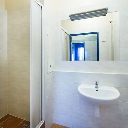 Hostel Dizzy Daisy Riviera