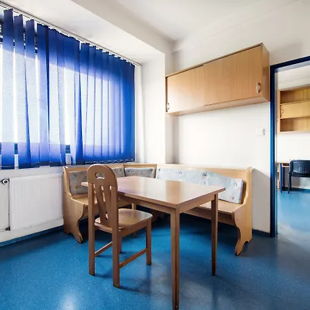 Hostel Dizzy Daisy Riviera *