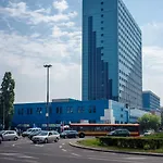 Auberge de jeunesse Dizzy Daisy Riviera *