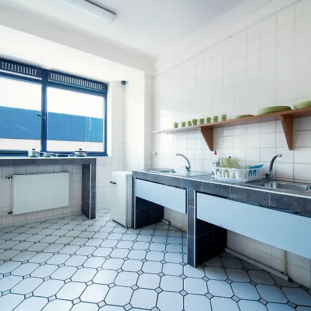 Dizzy Daisy Riviera Хостел *