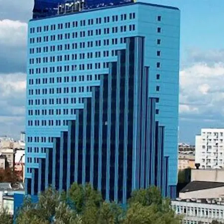 Dizzy Daisy Riviera Хостел